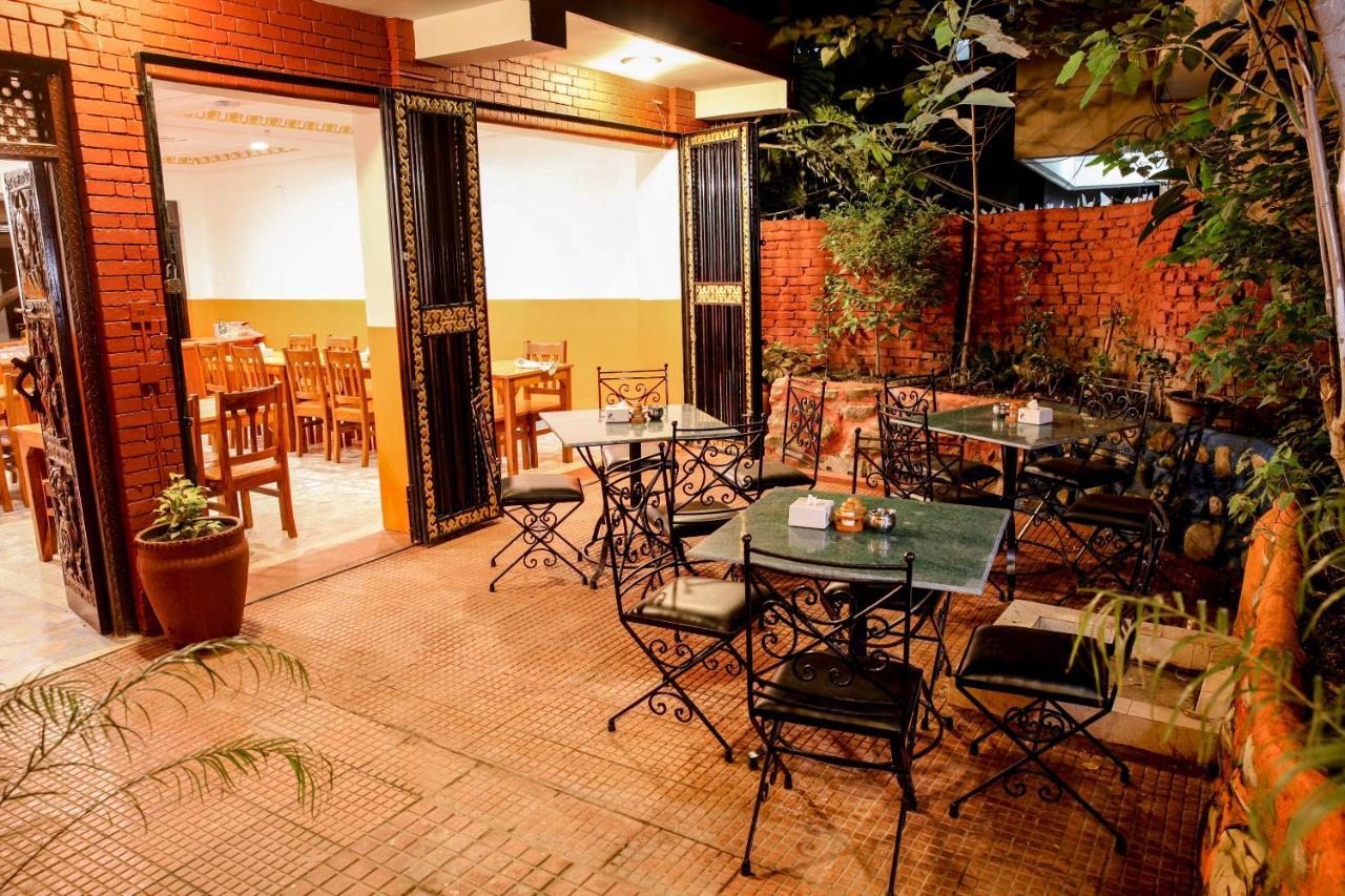Kathmandu Regency Hotel Exteriör bild